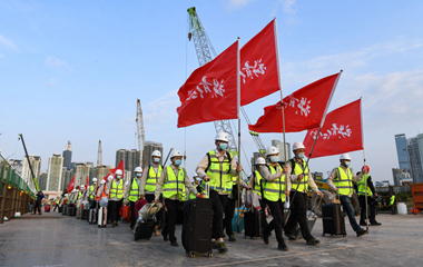 我在現場&middot;照片背后的故事｜援港60天，見證荒灘起方舟