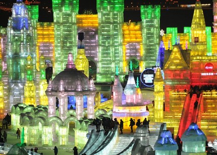 哈爾濱國際冰雪節 彩色城堡盡享冰雪快樂