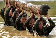 武警8731部隊瞄準實戰抓訓練