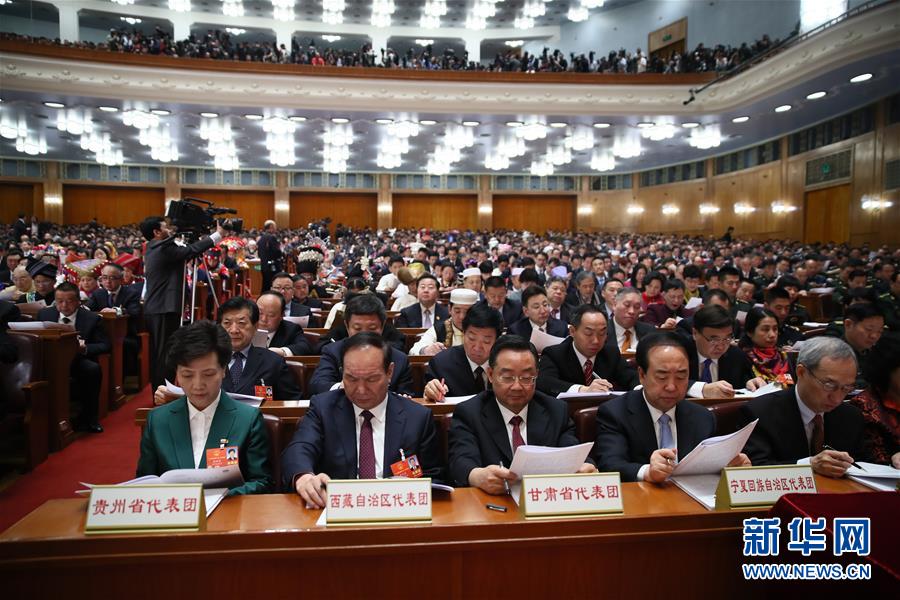 （兩會(huì)&middot;人大開幕）（12）共聚一堂