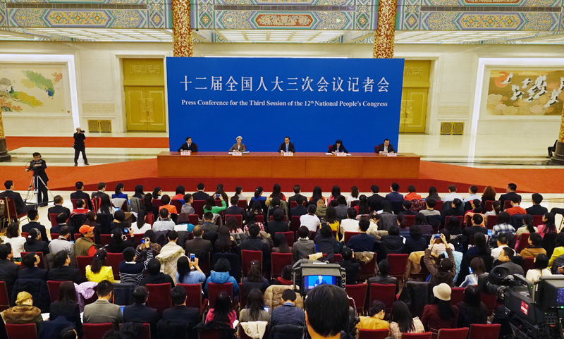 3月15日，國務(wù)院總理李克強(qiáng)在北京人民大會堂與中外記者見面，并回答記者提問。新華社記者 李賀 攝