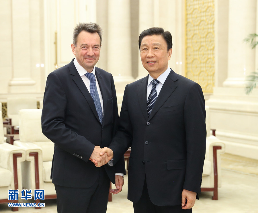 5月15日，國家副主席、中國紅十字會名譽會長李源潮在北京會見來華出席&ldquo;一帶一路&rdquo;國際合作高峰論壇的紅十字國際委員會主席莫雷爾。新華社記者 王曄 攝