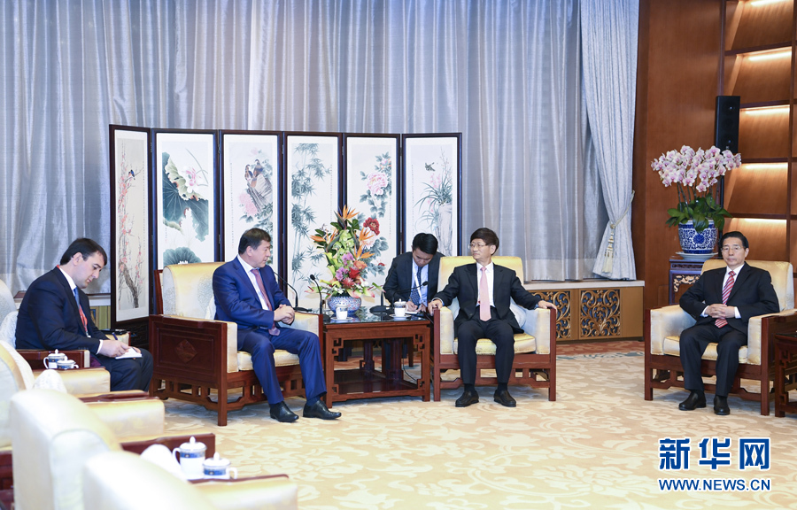 9月26日，中共中央政治局委員、中央政法委書記孟建柱在北京會見來華出席國際刑警組織第86屆全體大會的塔吉克斯坦內務部長拉希姆佐達。國務委員、公安部部長郭聲琨參加有關會見。新華社記者 張領 攝