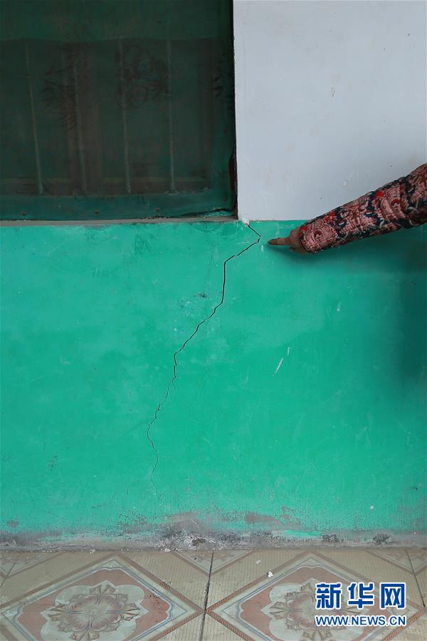 （新華視點&middot;圖文互動）（4）挖掘作業(yè)距漢墓中心僅20米，村民住房出現(xiàn)裂縫&hellip;&hellip;&ldquo;造地&rdquo;如何變挖山？