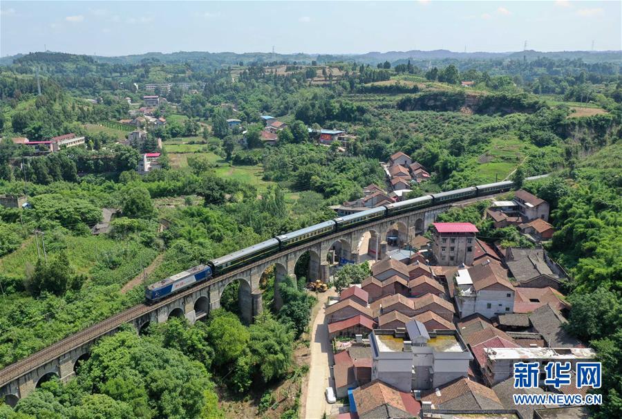 （壯麗70年&middot;奮斗新時代&mdash;&mdash;共和國發展成就巡禮）（3）人暢其行、貨暢其流&mdash;&mdash;共和國交通運輸業發展成就巡禮