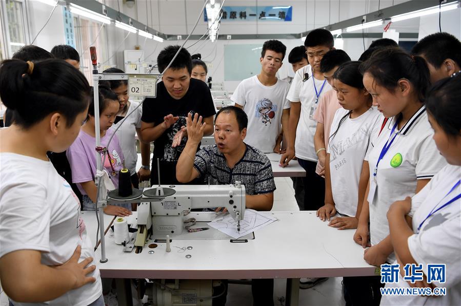 （壯麗70年&middot;奮斗新時代&mdash;&mdash;共和國發展成就巡禮&middot;圖文互動）（4）優先發展 奠基未來&mdash;&mdash;共和國教育事業發展成就巡禮