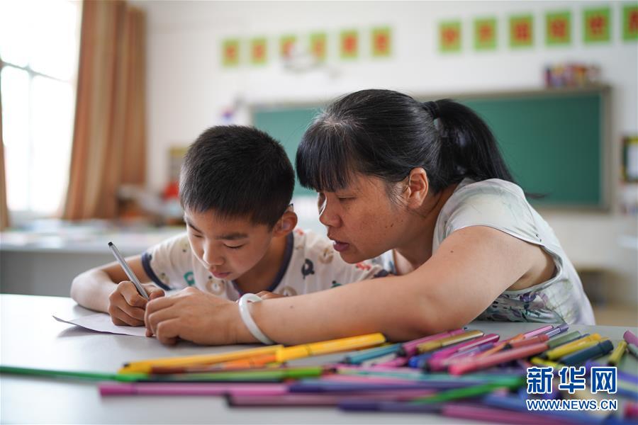 （壯麗70年&middot;奮斗新時代&mdash;&mdash;共和國發展成就巡禮&middot;圖文互動）（5）優先發展 奠基未來&mdash;&mdash;共和國教育事業發展成就巡禮