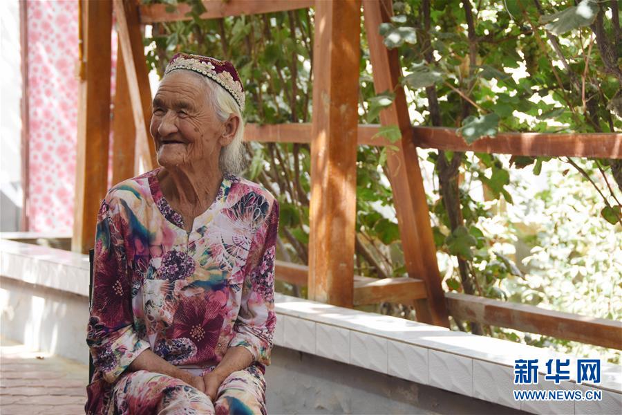 （新華全媒頭條&middot;圖文互動(dòng)）（1）同心筑夢(mèng)映天山&mdash;&mdash;新疆70年改革發(fā)展穩(wěn)定述評(píng)