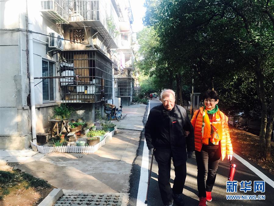 （新華全媒頭條&middot;圖文互動）（8）滄海橫流 信仰彌堅&mdash;&mdash;記共產黨員、湘潭大學九旬教授滄南