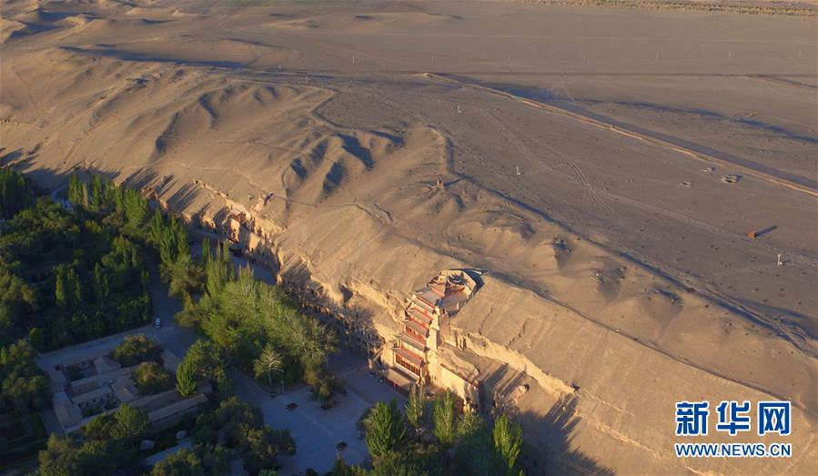 （時代先鋒&middot;圖文互動）（12）此生不悔入沙海 勇擔重任始見金&mdash;&mdash;敦煌研究院文物保護利用群體群像