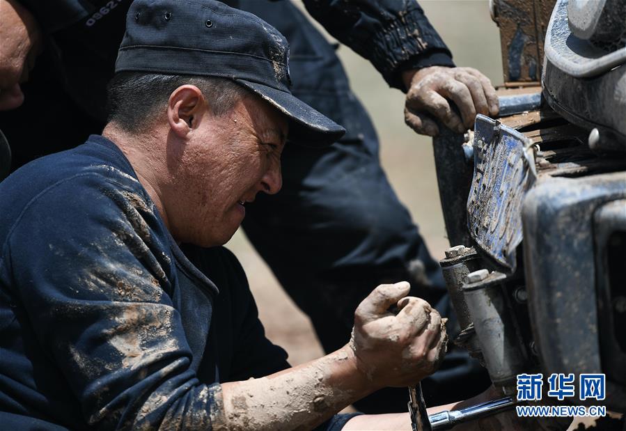 （圖文互動(dòng)）（5）記者手記：可可西里，&ldquo;挪&rdquo;向&ldquo;藏羚羊大產(chǎn)房&rdquo;的14個(gè)半小時(shí)