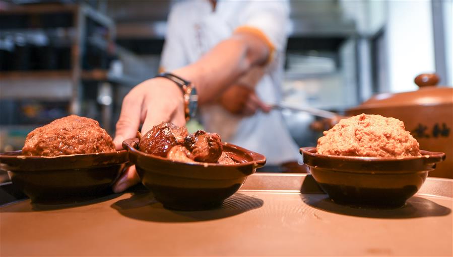 （在習近平新時代中國特色社會主義思想指引下&mdash;&mdash;新時代新作為新篇章&middot;習近平總書記關切事&middot;圖文互動）（2）讓&ldquo;舌尖上的節約&rdquo;成為習慣&mdash;&mdash;全社會營造浪費可恥、節約為榮的氛圍掃描