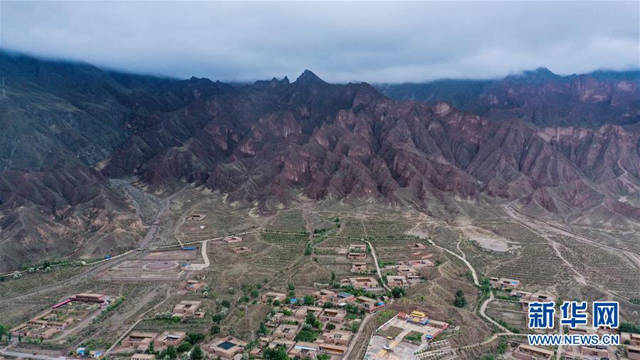 （新華全媒頭條&middot;走向我們的小康生活&middot;決戰決勝脫貧攻堅&middot;圖文互動）（6）高原上綻放的光芒&mdash;&mdash;來自青海攻克深度貧困堡壘的故事
