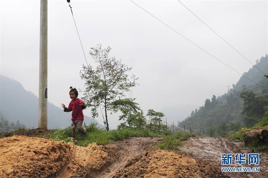 （集中連片特困地區(qū)貧困村調(diào)研行&middot;圖文互動(dòng)）（2）脫貧路上&ldquo;跑&rdquo;出幸福生活&mdash;&mdash;重慶石柱土家族自治縣華溪村脫貧調(diào)查