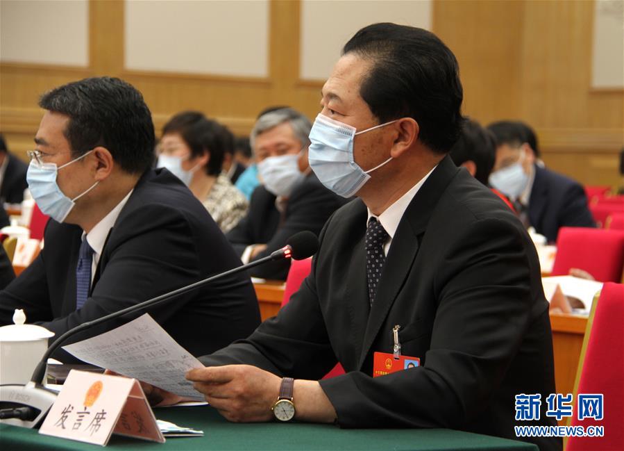 （兩會&middot;熱點畫報）（11）代表委員建言統籌做好經濟社會發展工作