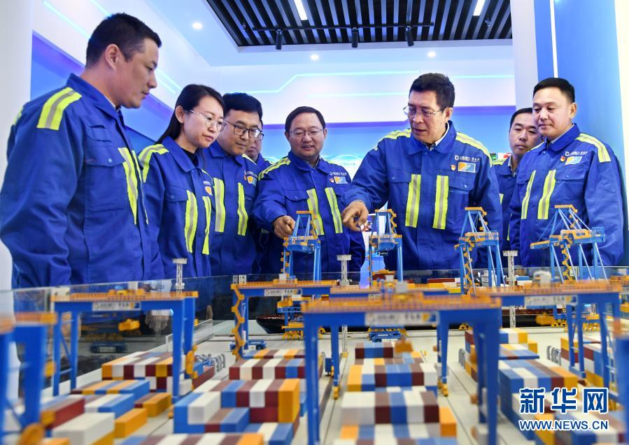 中國智慧港口的&ldquo;拓荒人&rdquo;&mdash;&mdash;記山東港口青島港連鋼創新團隊