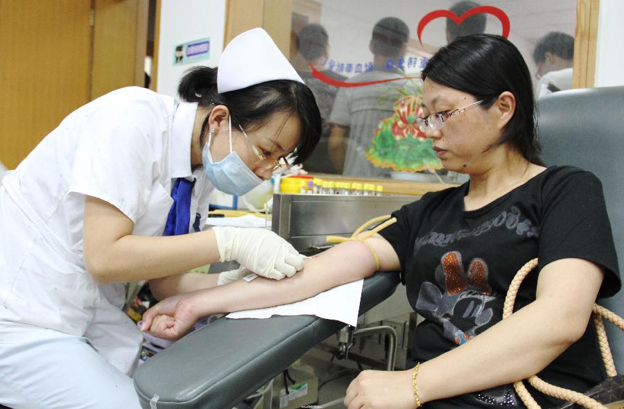 昆山血站告急 市民積極獻(xiàn)血救治傷員