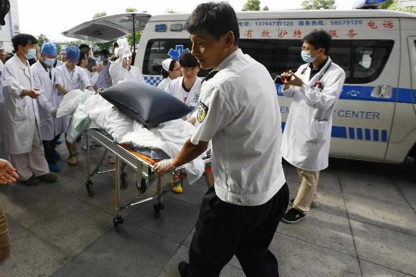 直擊江蘇昆山爆炸事故傷者搶救現(xiàn)場(chǎng)