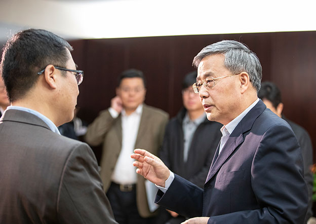 讓銀行業(yè)金融機(jī)構(gòu)愿意做、能夠做、也會(huì)做民營(yíng)企業(yè)業(yè)務(wù)