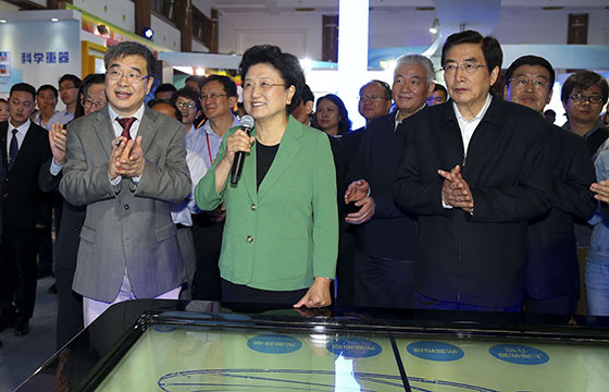 劉延?xùn)|、郭金龍參加2016年全國(guó)科技活動(dòng)周活動(dòng)