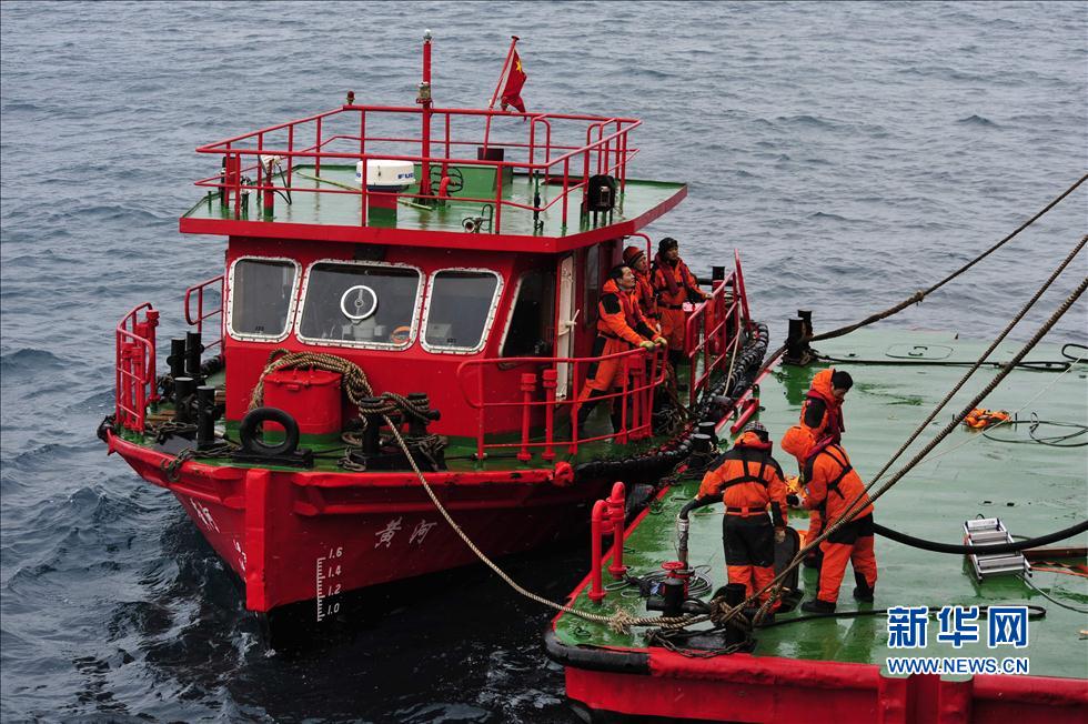 馬年伊始&ldquo;雪龍&rdquo;號(hào)爭(zhēng)分奪秒卸貨忙(組圖)