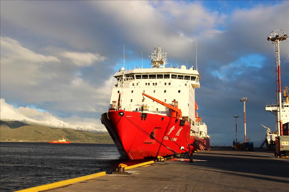 &ldquo;雪龍&rdquo;號(hào)離開(kāi)烏斯懷亞駛向南極(高清)