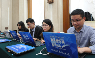 新華網記者在做直播準備