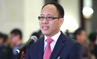 全國(guó)政協(xié)委員李文俊在&ldquo;委員通道&rdquo;接受采訪