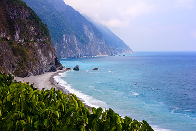 國(guó)務(wù)院臺(tái)辦、國(guó)家發(fā)展改革委等出臺(tái)《關(guān)于促進(jìn)兩岸經(jīng)濟(jì)文化交流合作的若干措施》