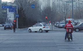 瘋狂&rdquo;外賣 板子應(yīng)該打在誰身上？