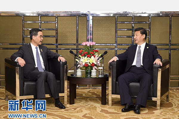 11月18日，國家主席習近平在菲律賓馬尼拉會見前來出席亞太經合組織第二十三次領導人非正式會議的香港特別行政區行政長官梁振英。新華社記者謝環馳攝